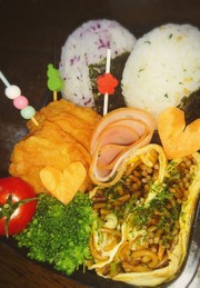 残り物をお弁当に!大磯屋焼そば卵焼きの写真