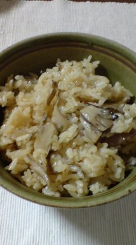 舞茸と佃煮昆布の炊きこみご飯