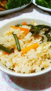 春の味♪ワラビの炊き込みご飯の写真