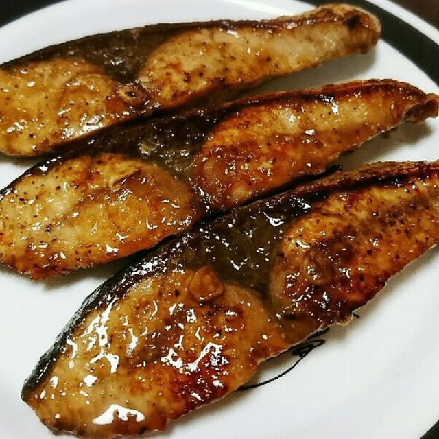 ぶりの醤油漬けにんにく焼き レシピ 作り方 By 桜とゆず クックパッド 簡単おいしいみんなのレシピが352万品
