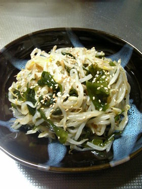 もやしのごま油和え