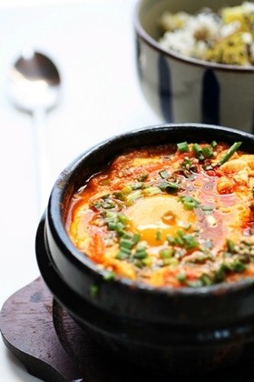 本場韓国の味「スンドゥブチゲ」