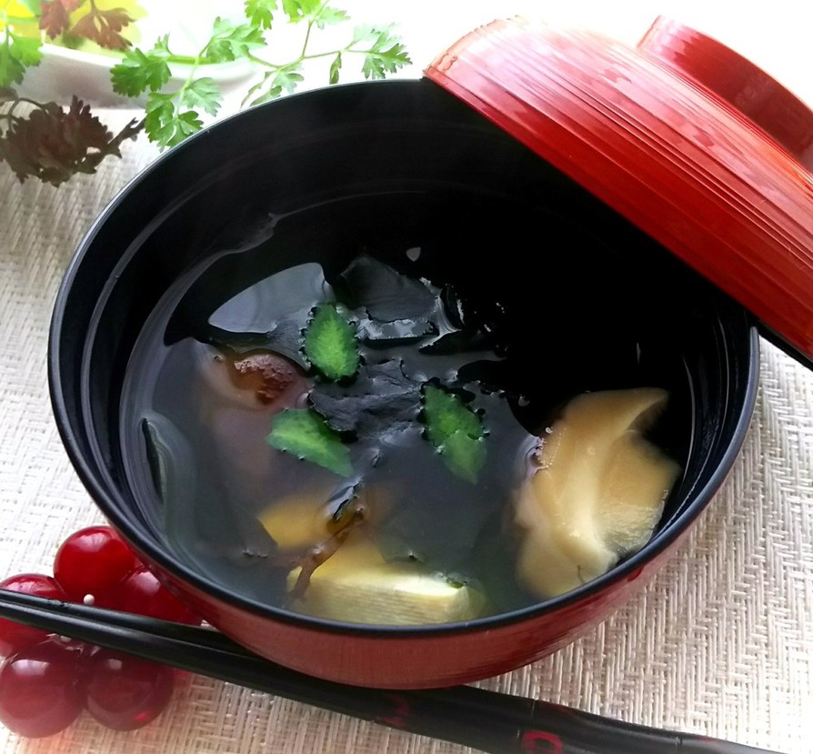 どんこ椎茸と豆腐と海草のスープの画像