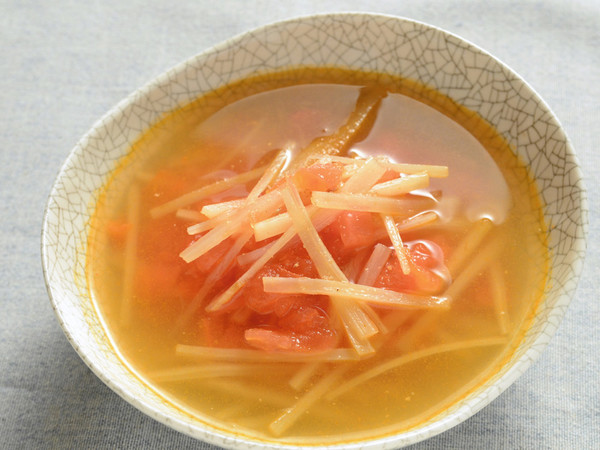 ウドの皮とトマトの中華スープ