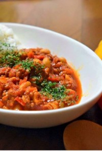カラーピーマンと水煮豆の簡単チリコンカン