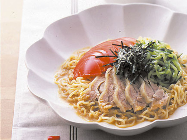 やわらか鶏のごまだれ冷やし中華