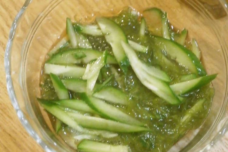 速攻完成 めかぶときゅうりのパパッと和え レシピ 作り方 By 反省堂書店 のぐち クックパッド 簡単おいしいみんなのレシピが375万品