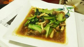 めんつゆで簡単♪小松菜としめじの炒め煮