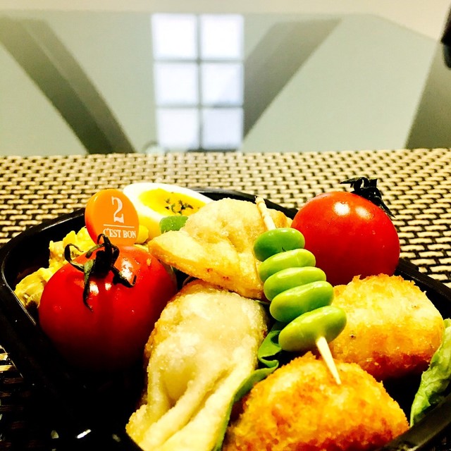 晴れの日の遠足 揚げ餃子弁当 レシピ 作り方 By R クックパッド 簡単おいしいみんなのレシピが360万品