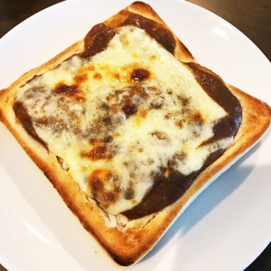 チーズカレートーストの写真