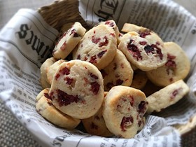 ほんのりバニラ☆クランベリークッキー