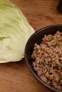 レタスでそぼろ肉巻き巻き