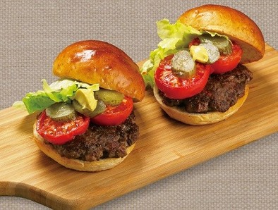 贅沢に味わう！福島牛丸ごとハンバーガーの写真