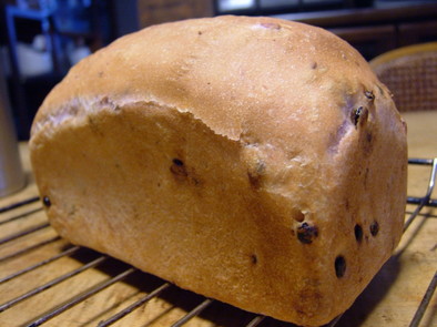 紫芋の食パン･･･イーストのパンの写真