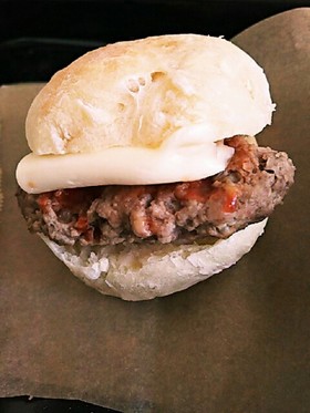 全て自家製 白いミニハンバーガー