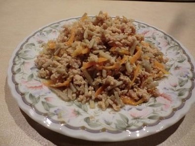 鶏挽肉とごぼうの味噌そぼろの写真