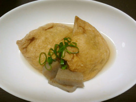 挽き肉詰めて油揚げの巾着煮込み