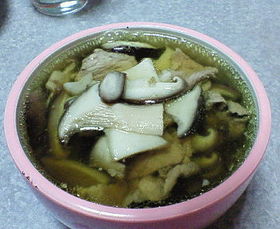 具だくさん♪きのこと豚肉のスープ♪