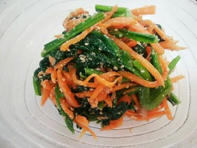 簡単常備菜。ほうれん草とにんじんのナムル