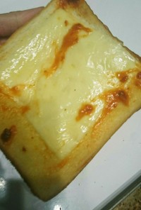 ウニバタチーズトースト。