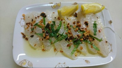 白身魚のお刺身、オリーブオイルと塩レモンの写真