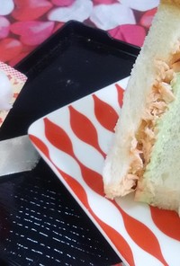 絶品★抹茶クリームチーズの彩り鮭サンド