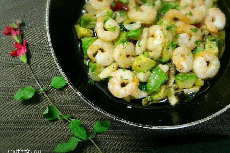 油分控えめ 海老とアボカドのアヒージョ レシピ 作り方 By Mot Z Lab クックパッド 簡単おいしいみんなのレシピが367万品