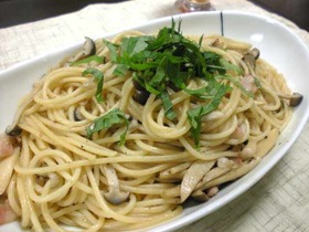 しめじとベーコンのパスタ*柚子胡椒風味