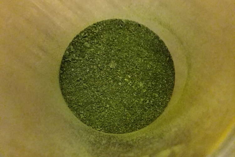 山椒の葉で粉山椒 レンジ使用 レシピ 作り方 By Phoenixsp クックパッド