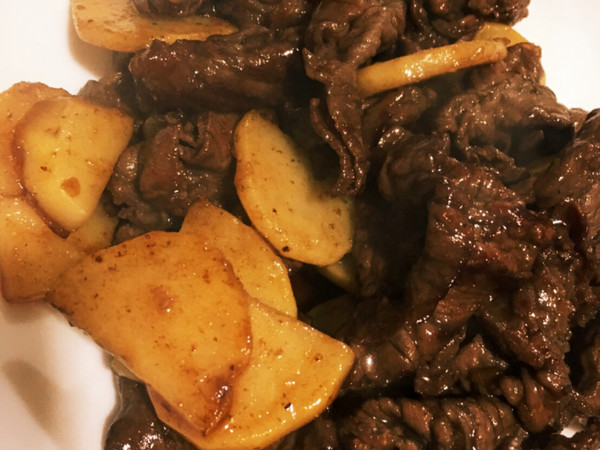 牛肉とじゃがいもの照りバター醤油