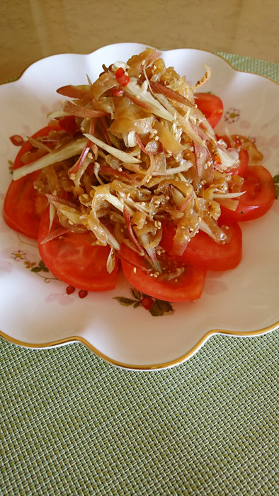 トマトと中華くらげの冷菜の写真