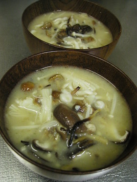 体が温まる美味しいきのこ汁