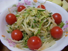 もやしとキュウリのごま和え