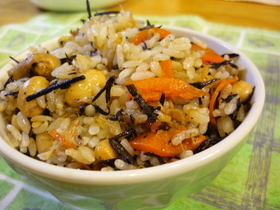 もっちり~☆ひじき・ツナの炊き込みご飯