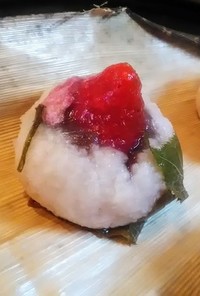 艶々♡苺の桜餅　（苺道明寺）