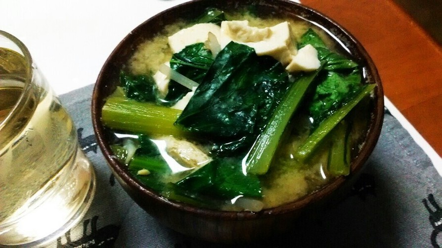 小松菜とモヤシの味噌汁の画像