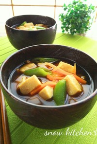 高野豆腐とスナップエンドウの味噌汁