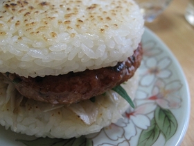 つくねライスバーガー