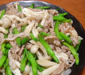 金針菜(ゆりのつぼみ)と豚肉の炒め物