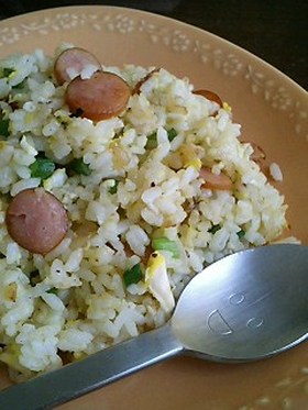 ニンニクの芽とウインナーの炒飯