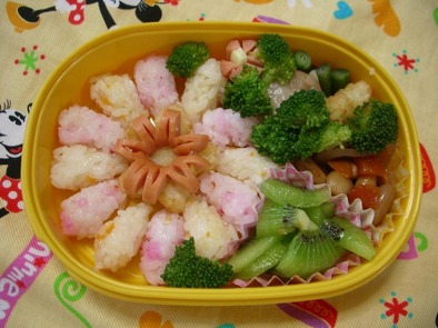 １歳児のお弁当～大きなお花☆～の写真