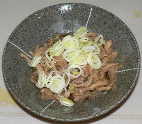 鶏皮と凍みこんにゃくの甘辛煮