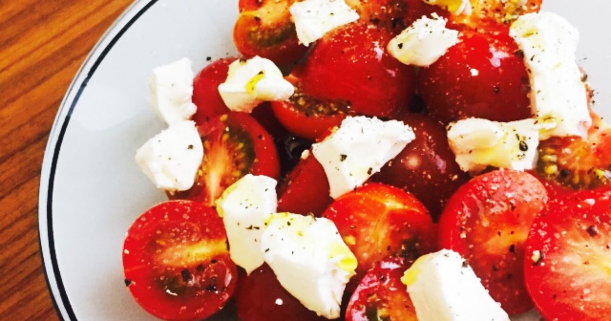 トマト、バジル、フェタチーズのサラダのレシピ