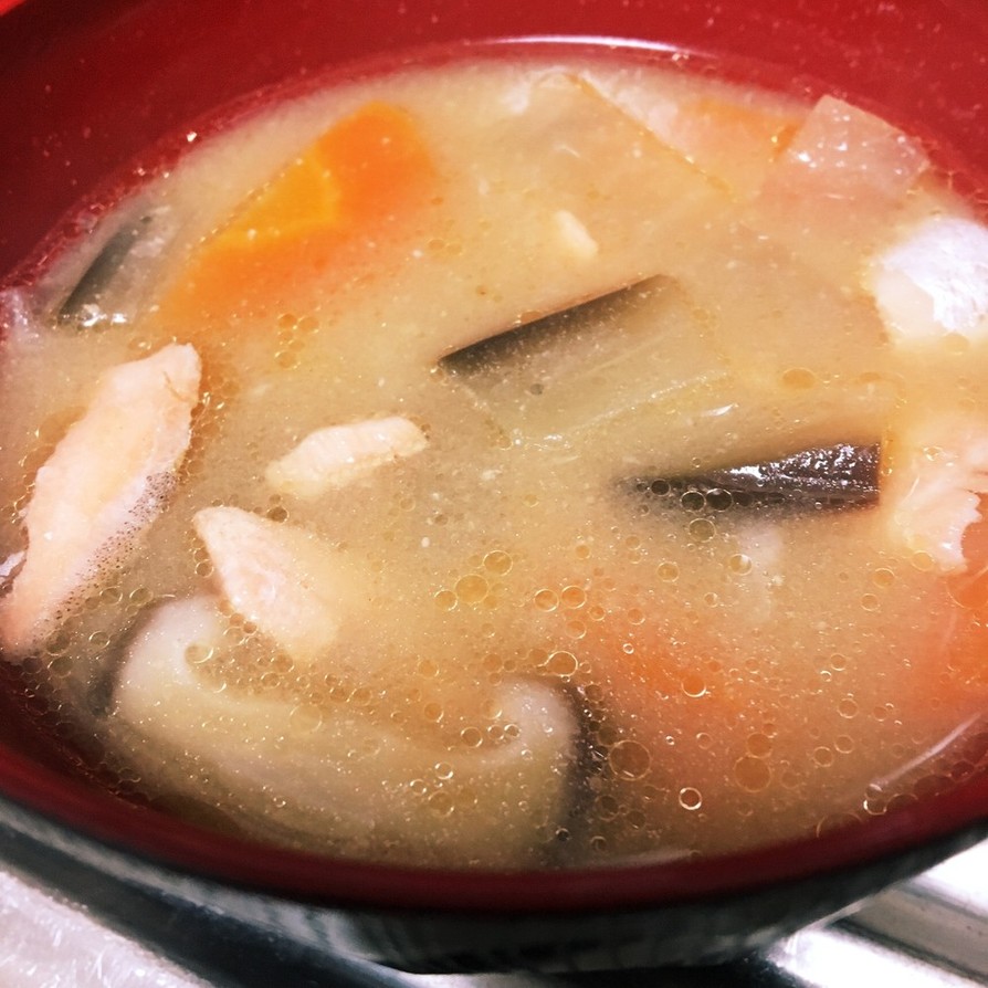 寒い冬に♡生鮭あら味噌汁の画像