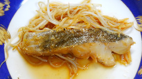 簡単♪和食*タラとモヤシのフライパン蒸し
