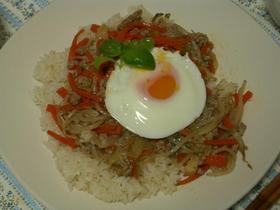 アジアンな?もやしのピリ辛きんぴら丼♪