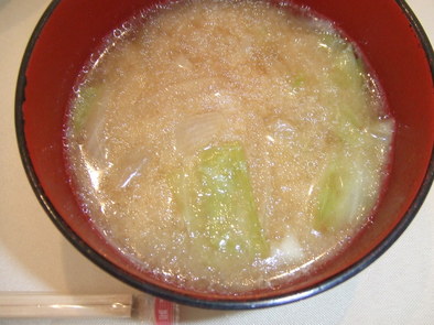 キャベツのお味噌汁の写真