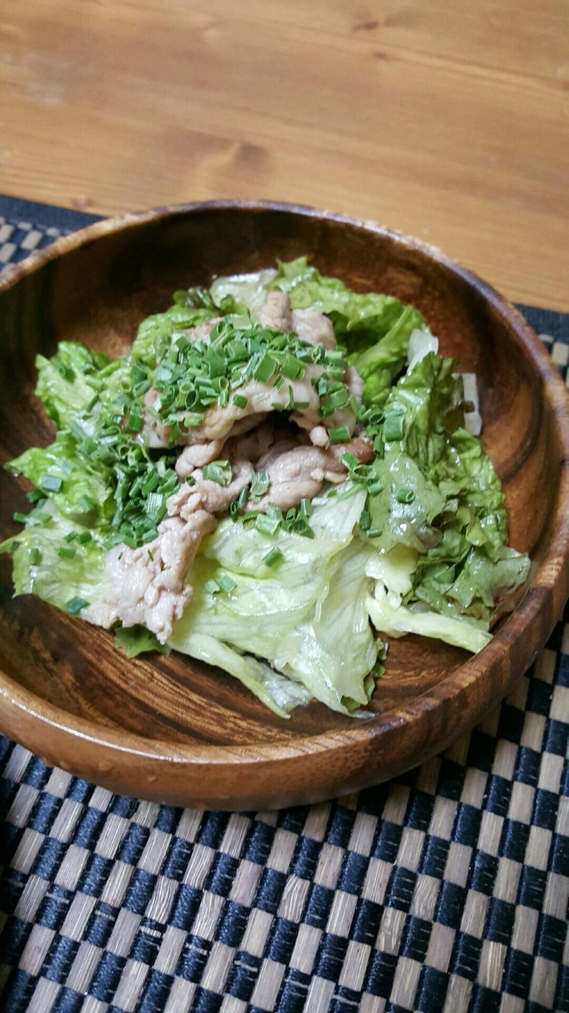 ゴマ油香る豚肉とレタスのサラダの画像
