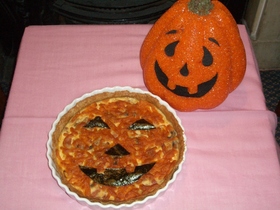 ハロウィンにベーコンとたまねぎキッシュ