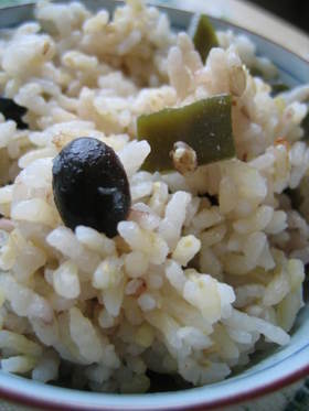 昆布の香りがいい 雑穀黒豆ご飯